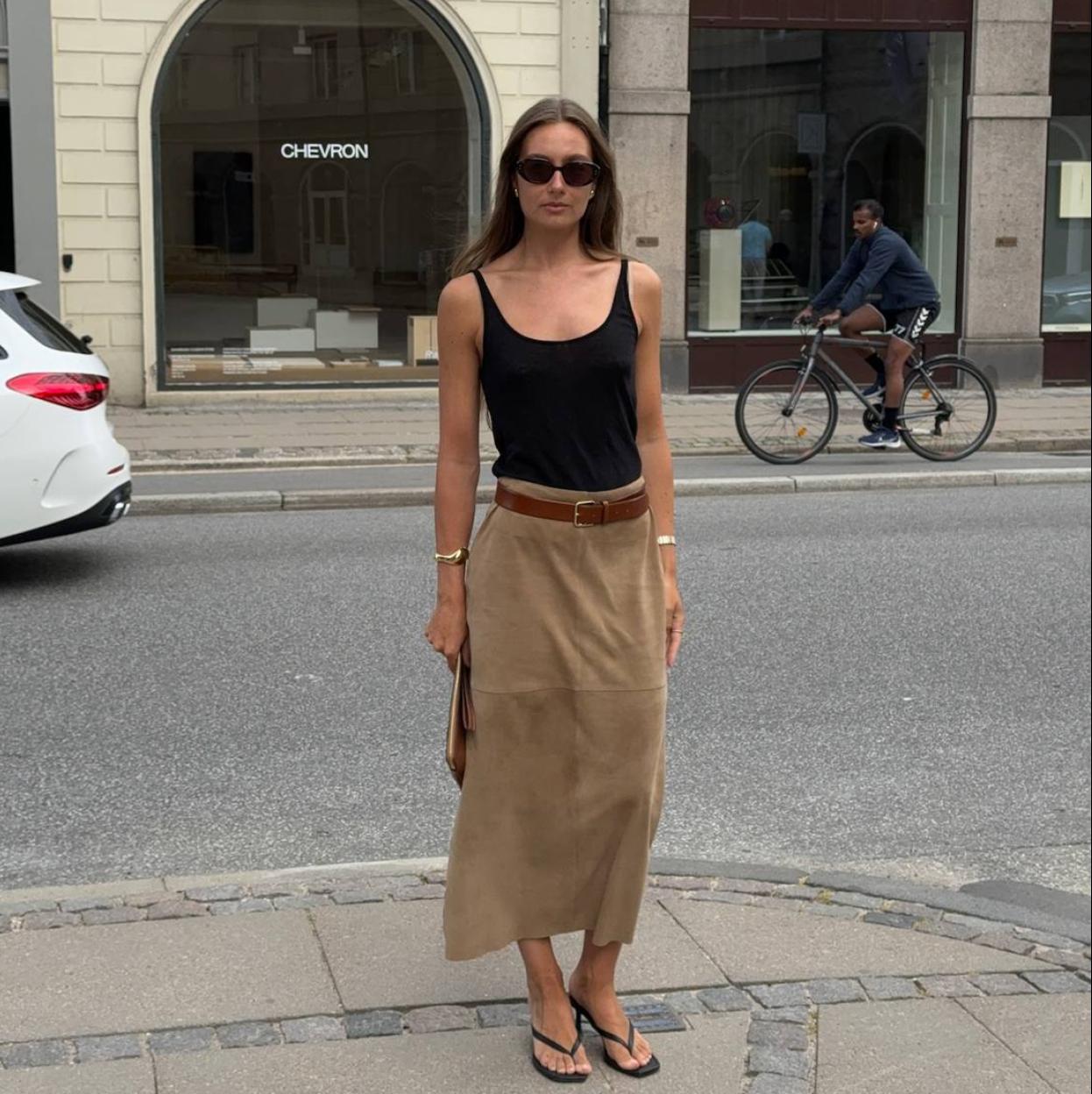 Influencer con falda de ante