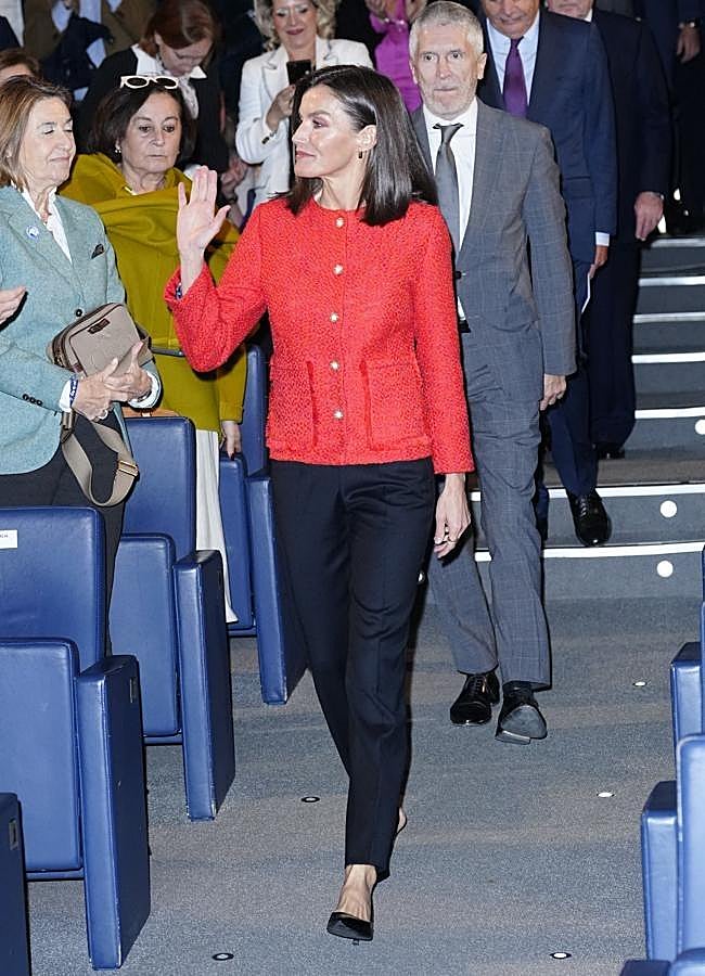 Imagen - La reina Letizia con una chaqueta roja. / LIMITED PICTURES