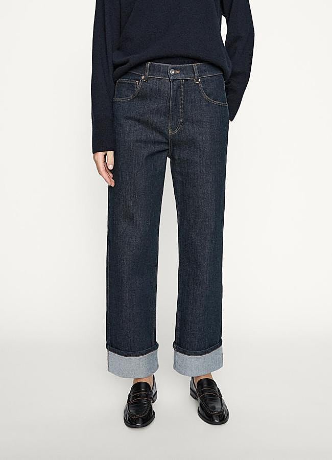 Imagen - Vaquero de tiro alto con bajo doblado de Massimo Dutti.