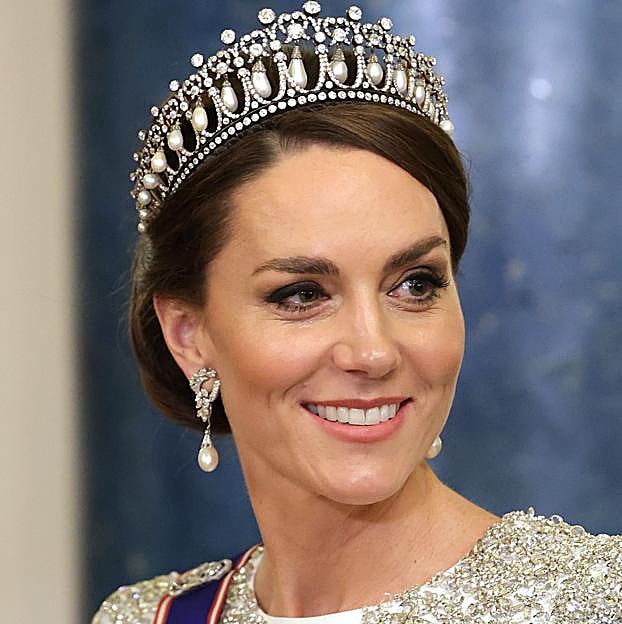 La joya favorita de Kate Middleton es en realidad una copia: el misterio de la tiara Cambridge Lover's Nudo