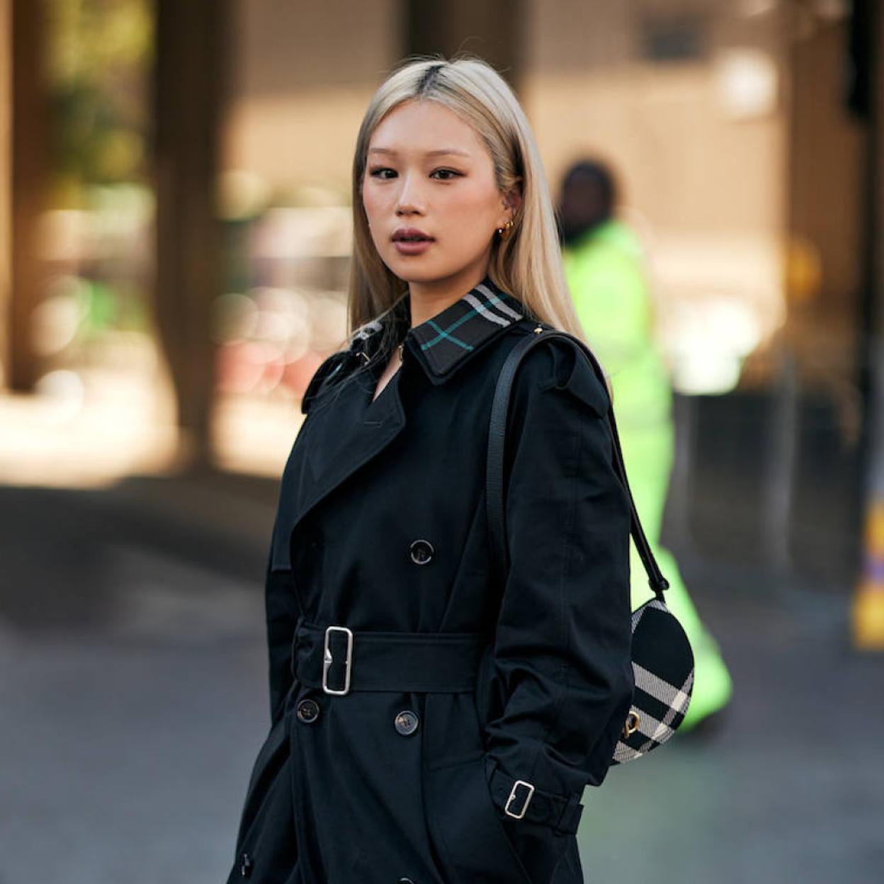 Influencer con cabello liso