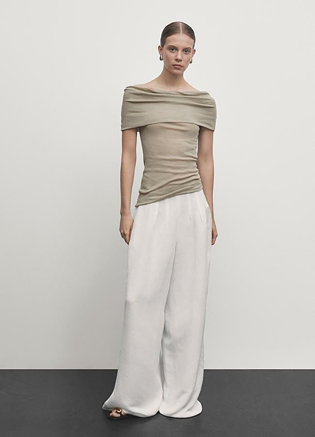 Imagen - Camiseta hombros al descubierto de Massimo Dutti.