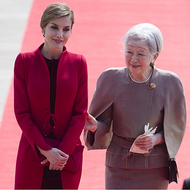 Michiko junto a la reina Letizia. 