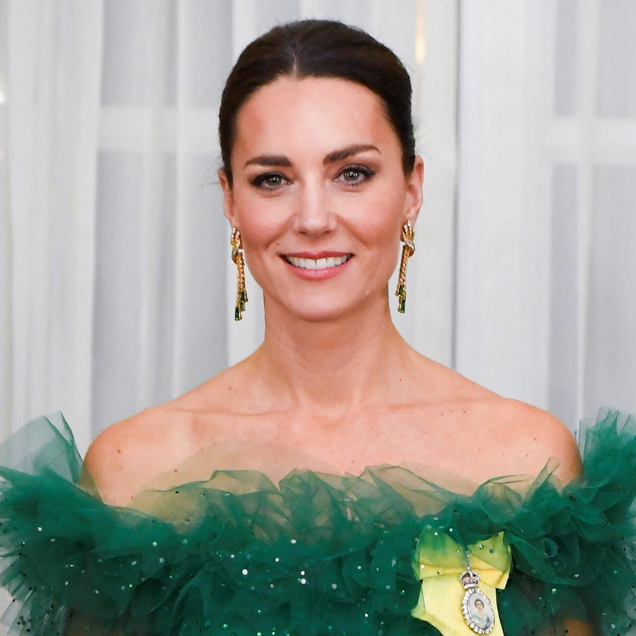 La princesa de Gales, luciendo algunas piezas del joyero de los Windsor. 