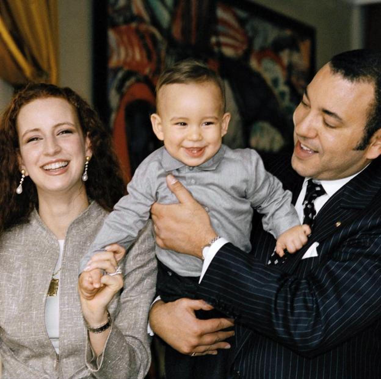 Mohamed VI y Lalla Salma junto a su hijo, Mulay Hasán. 