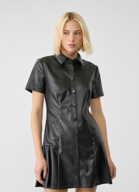 Imagen - Vestido negro de Stradivarius (17,99 euros)