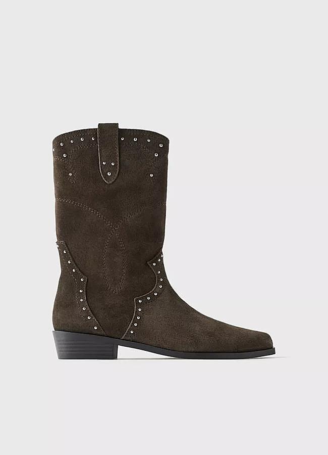 Imagen - Botas de serraje con tachuelas en marrón de Zara Z3D (45,95 euros):