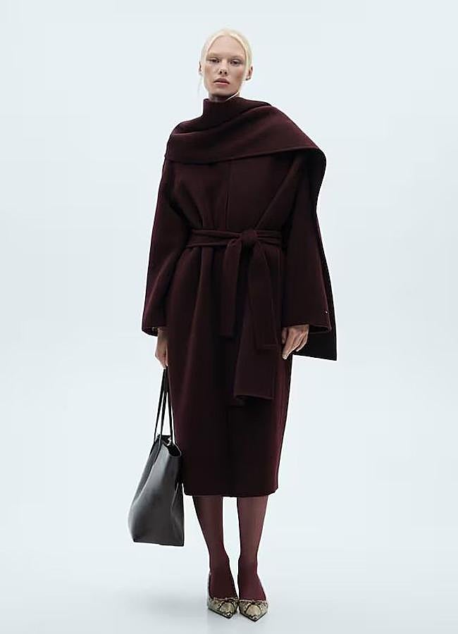Imagen - Abrigo con bufanda burdeos