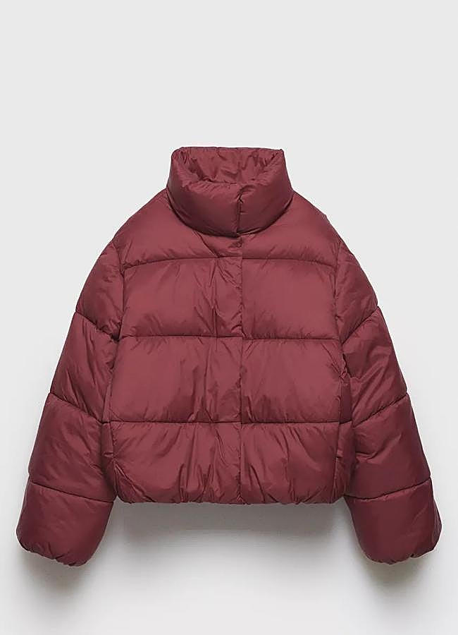 Imagen - Abrigo de plumas en color burdeos de Zara Z3D (39,95 euros).