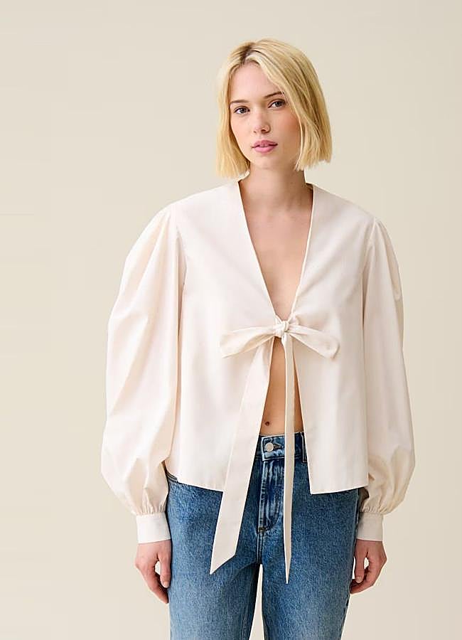 Imagen - Camisa blanca con detalle de lazo en la parte frontal