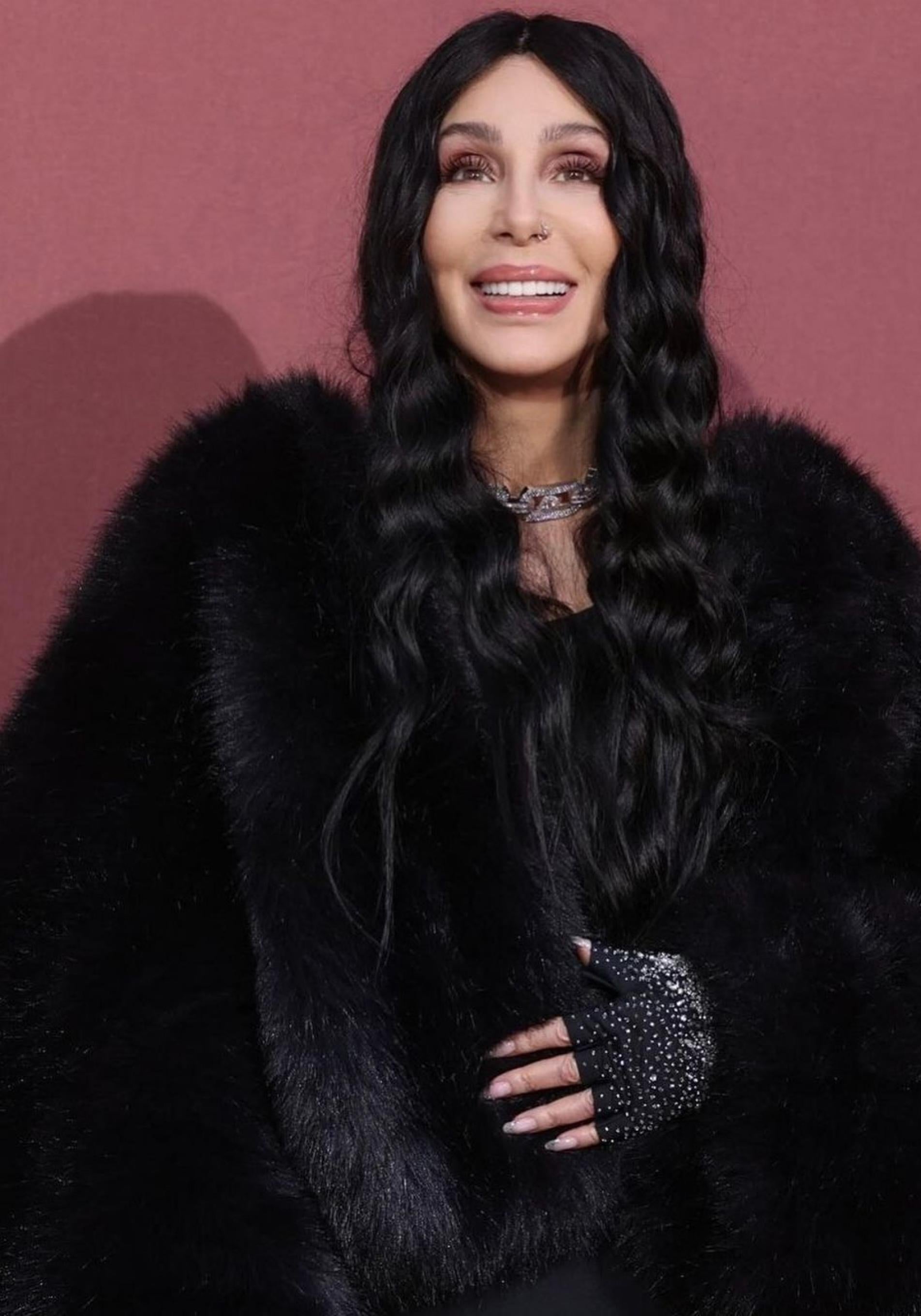 La cantante Cher con ondas zig zag.