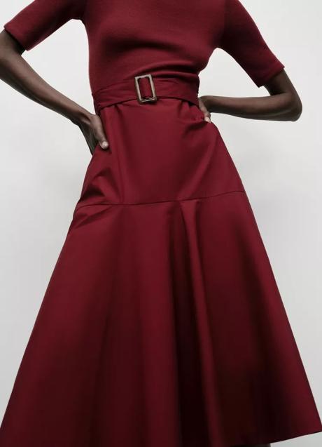 Imagen - Vestido burdeos de Zara (29,99 euros)