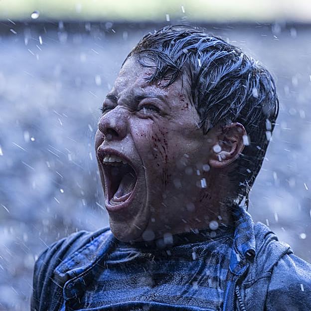 Eric Seijo es Capi en la miniserie que adapta la novela de eloy Moreno, Invisible.