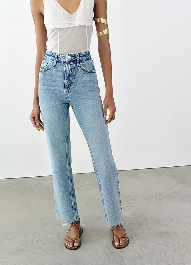 Imagen - Vaqueros rectos de tiro alto de Zara.