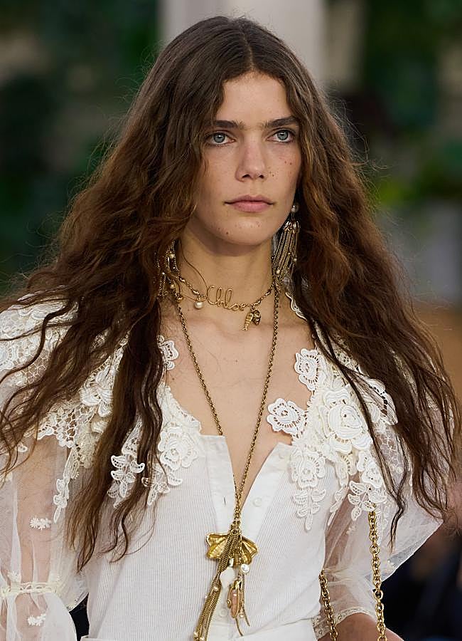 Imagen - Un look con melena boho en el desfile de Chloé. Foto: Launchmetrics spotlight.