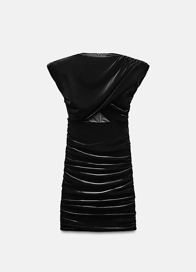 Imagen - Vestido mini en terciopelo de Zara.