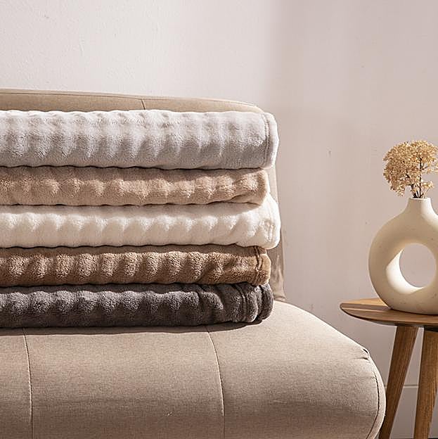 Las millennials nos hemos vuelto locas con las sábanas y toallas favoritas de nuestras madres que arrasan 30 años después: vuelven los textiles buenos, bonitos y baratos de Don Algodón