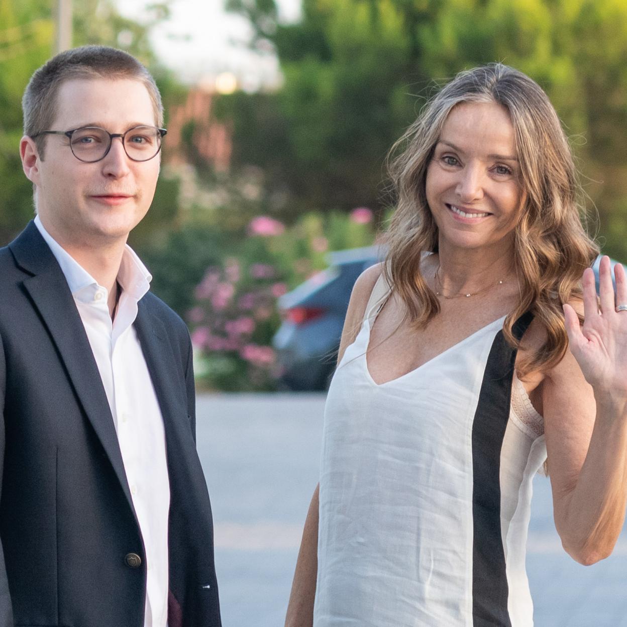 Miriam de UngrÍa, con un vestido de lino, en la graduación de su hijo el pasado verano. 