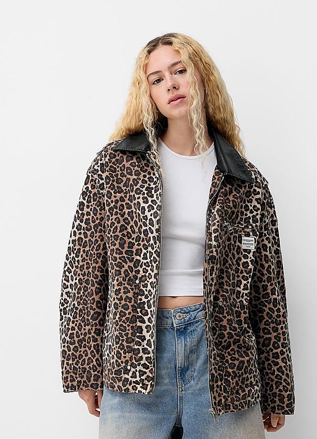 Imagen - Chaqueta de leopardo de Bershka.