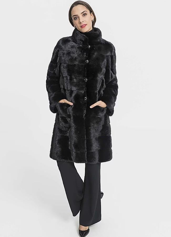 Imagen - Abrigo negro reversible, de De La Roca, 1.650 euros.