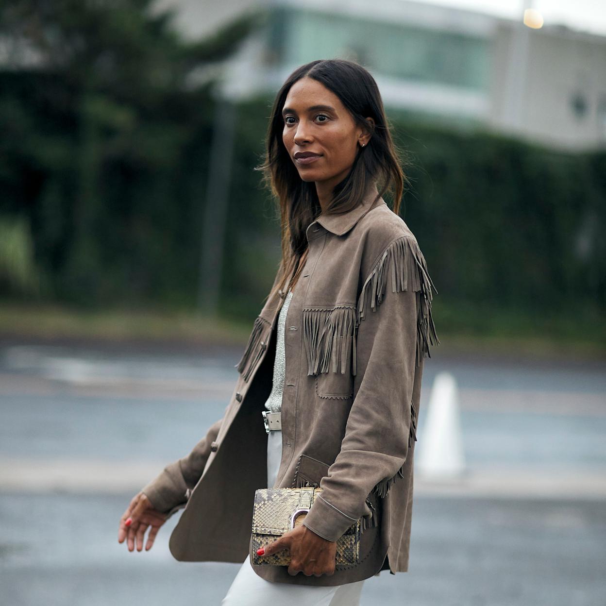 Stradivarius lanza el abrigo de flecos más esperado de la temporada