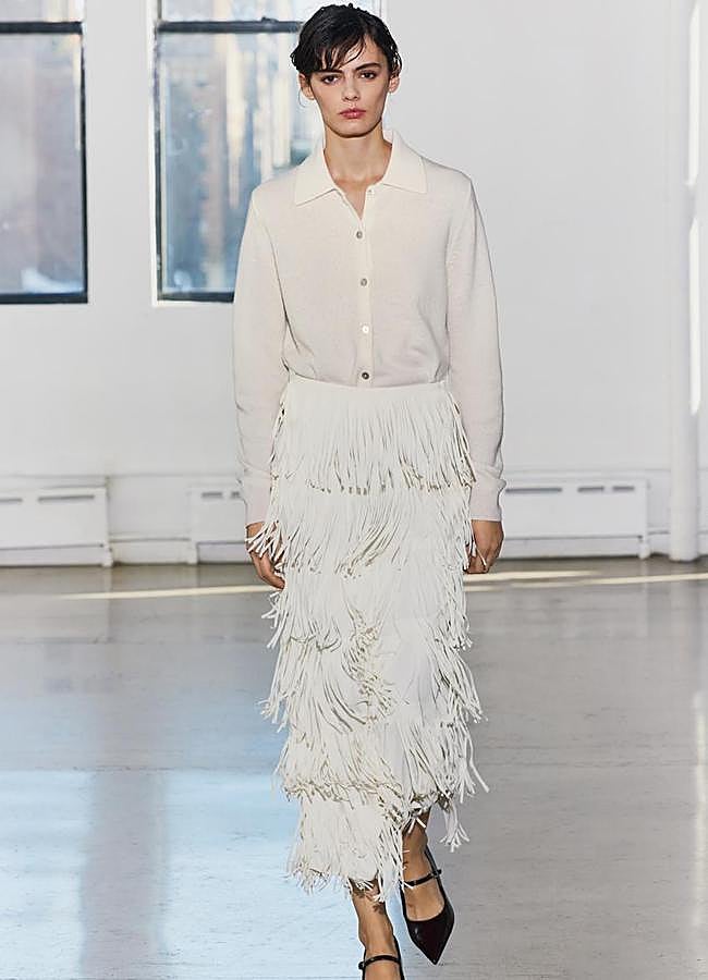 Imagen - Falda con detalle de flecos de Zara.