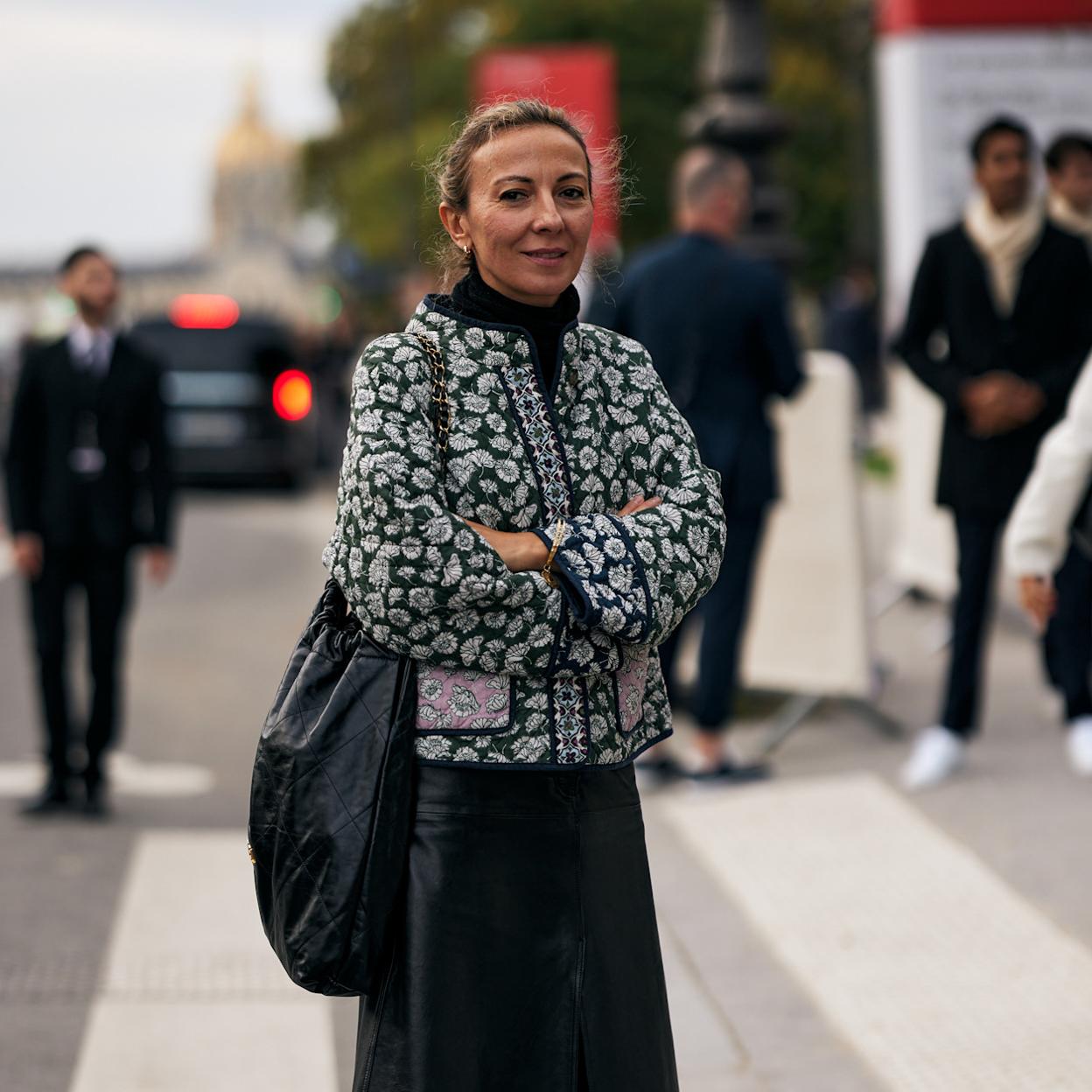 Estas son las faldas midi de piel que todas llevaremos en 2024.