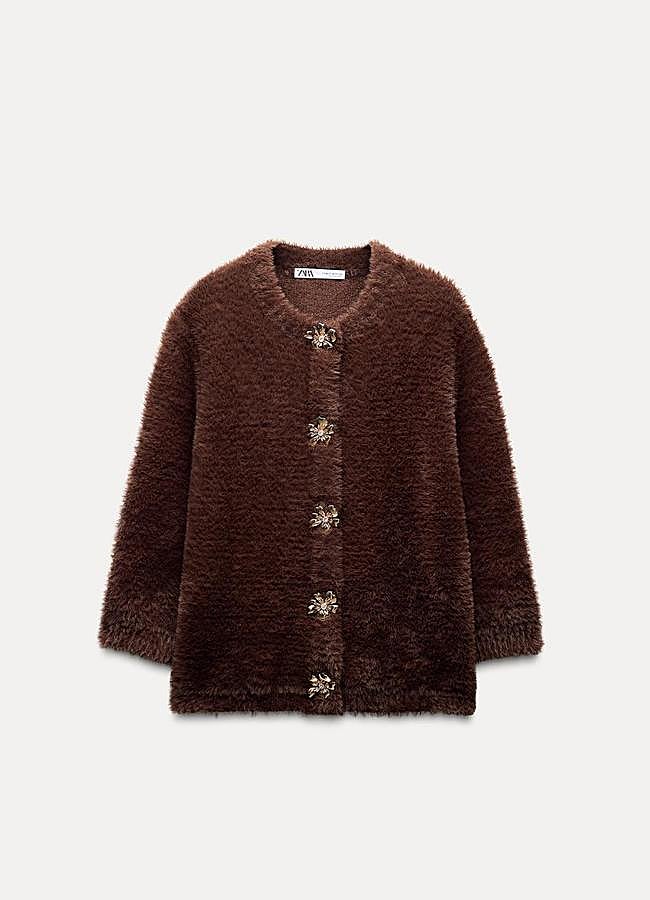 Imagen - Chaqueta de pelo en marrón de Zara.