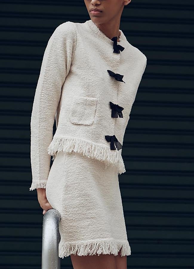 Imagen - Chaqueta con detalle de lazos de Zara.