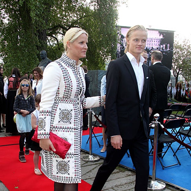 La princesa Mette-Marit junto a su hijo Mariud Borg. 