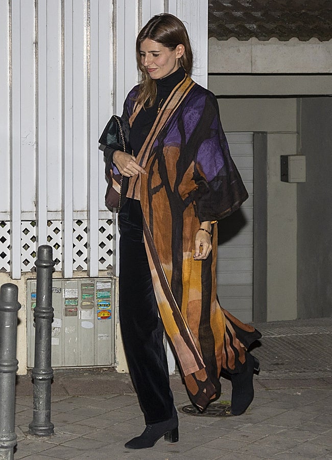 Imagen - Casilda Ybarra, con pantalones y jersey oscuros y pañuelo a modo de chal. GTRES.