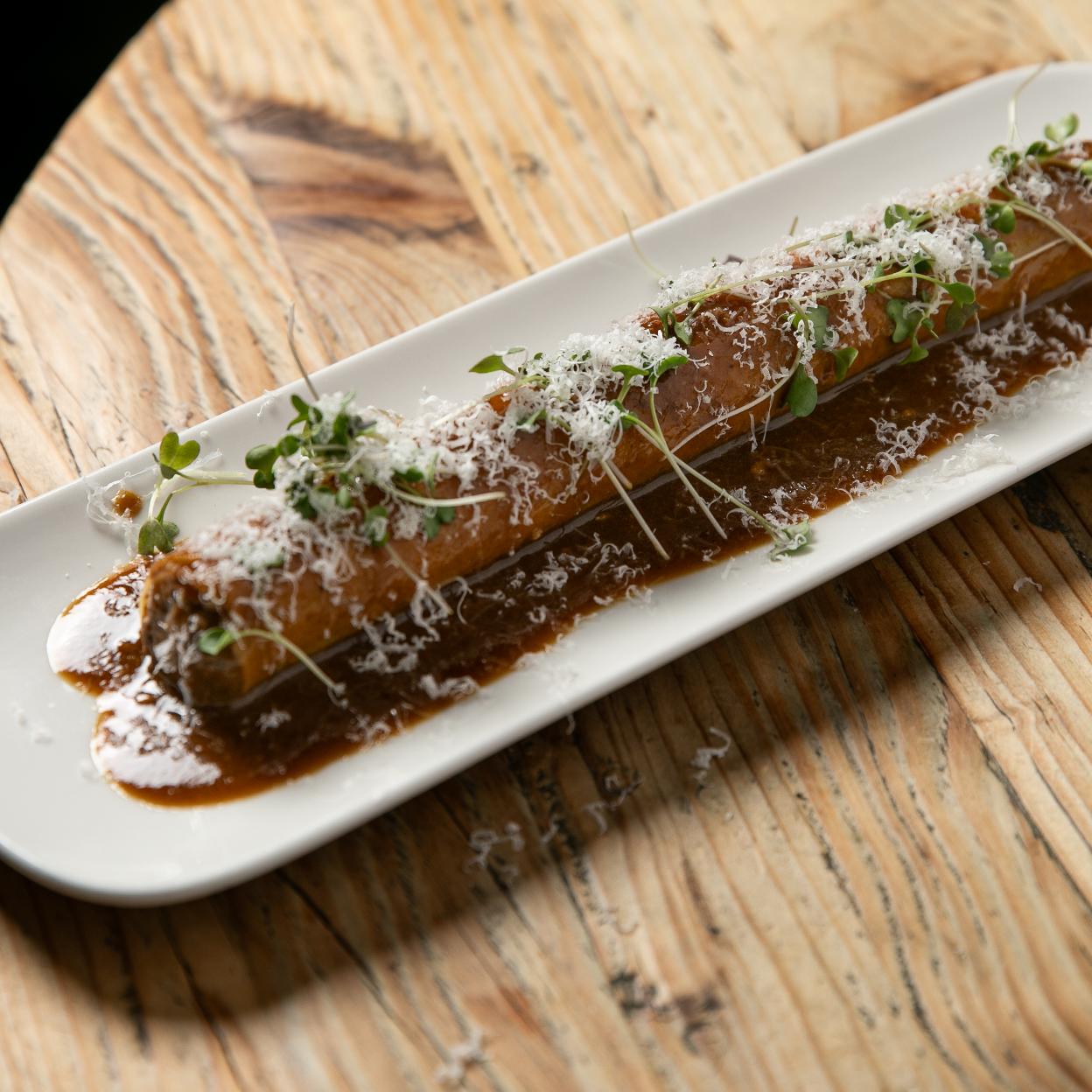 El canelón Tirso de Molina, uno de los platos de los almuerzos del Siglo de Oro de la Lonja del Mar que solo se podrán degustar en dos días de noviembre. 