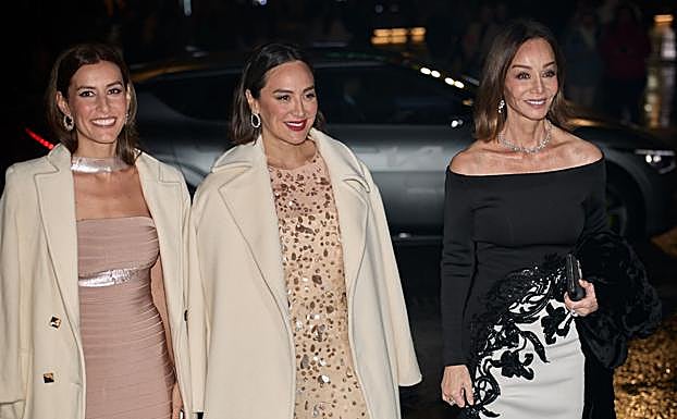 Isabel Preysler, con sus hijas Ana Boyer y Tamara Falcó, a la llegada a nuestros Premios Mujerhoy.