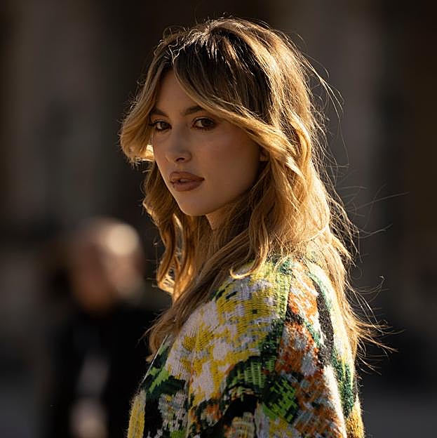 Llevo 25 años lavándome el pelo mal: el truco de experto que le ha salvado la vida a mi melena y los mejores champús