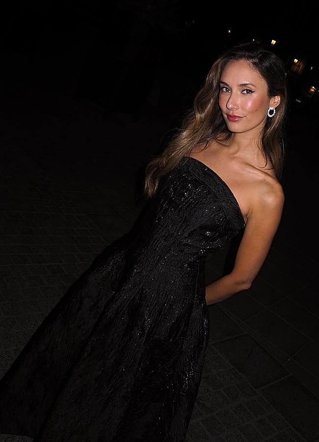 Imagen - Gracie Villarreal con un vestido negro de palabra de honor. / @gracyvillarreal