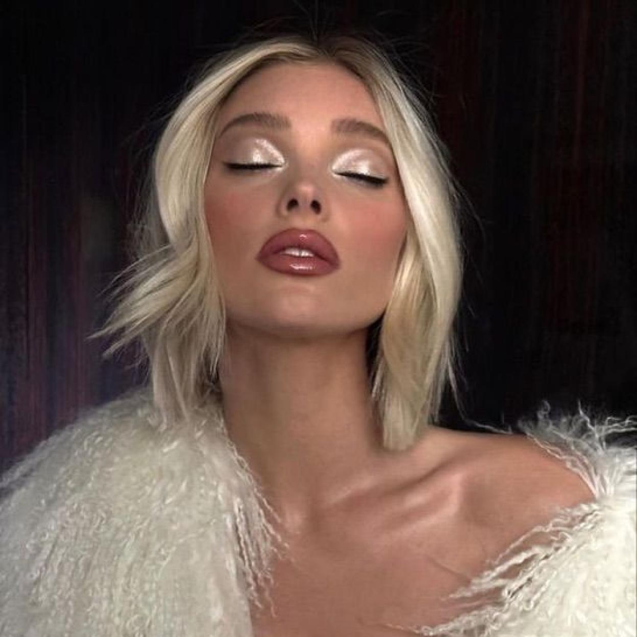 La modelo Elsa Hosk con maquillaje de ojos para fiestas