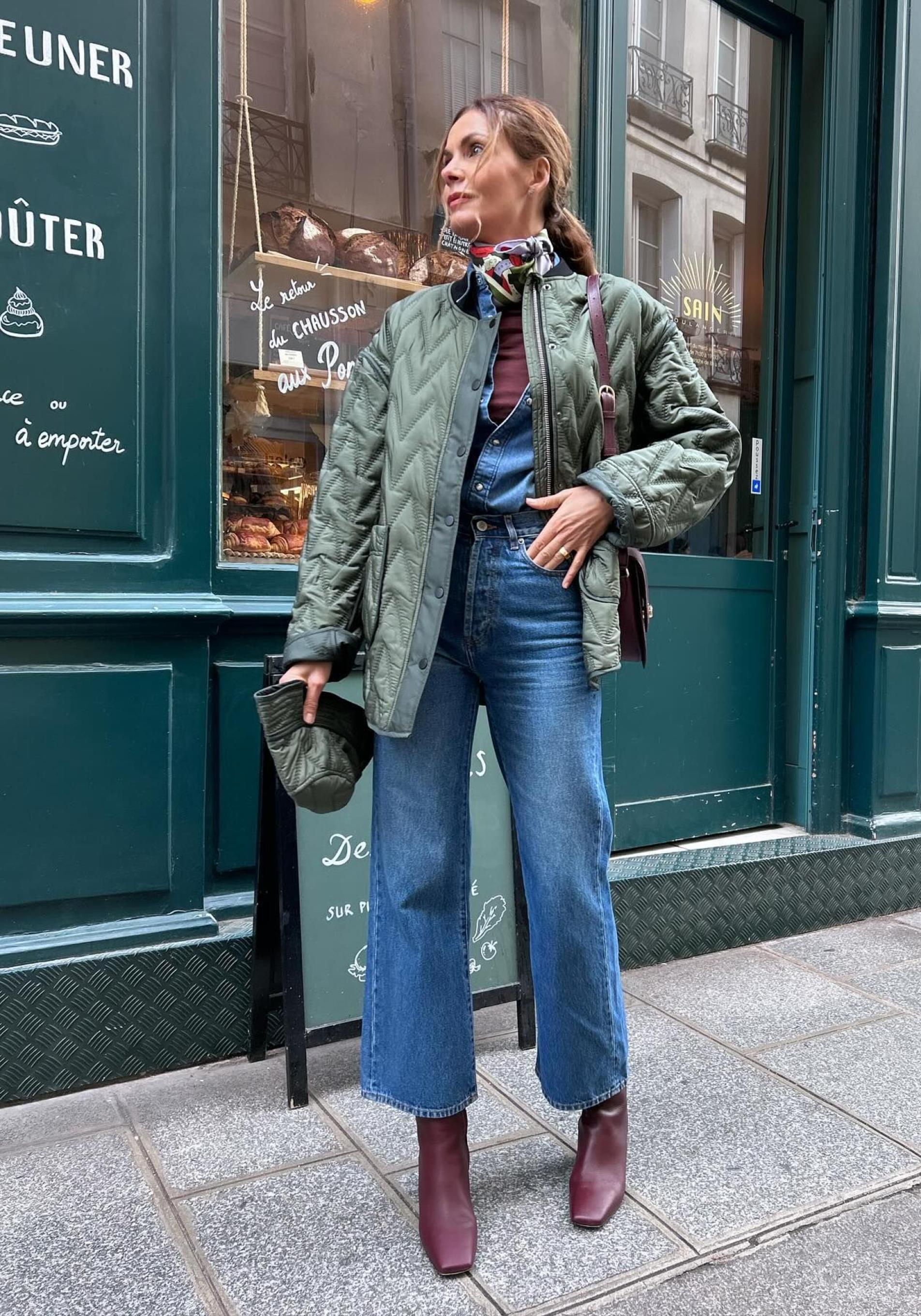 Influencer de más de 10 con chaqueta acolchada