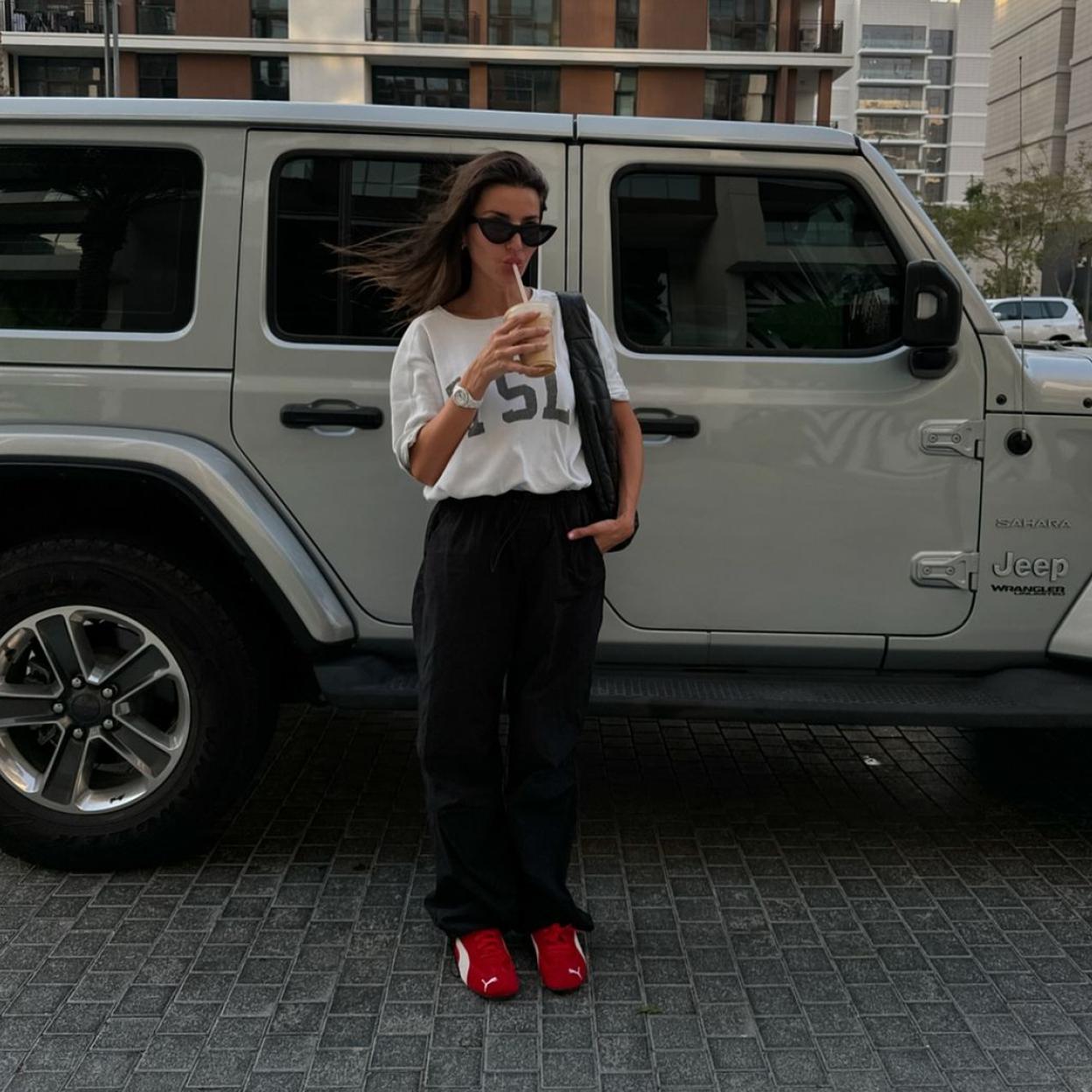 La influencer Alexandra Pereira con zapatillas Puma.