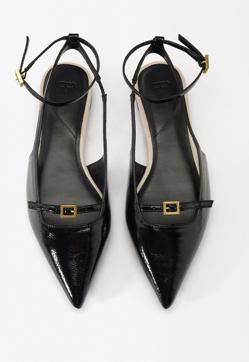 Imagen secundaria 2 - Falda midi volumen soft de Zara (17,95€)/ Jersey soft punto liso de Zara (27,95€)/ Bailarinas destalonadas con hebillas de Parfois (25,99€)