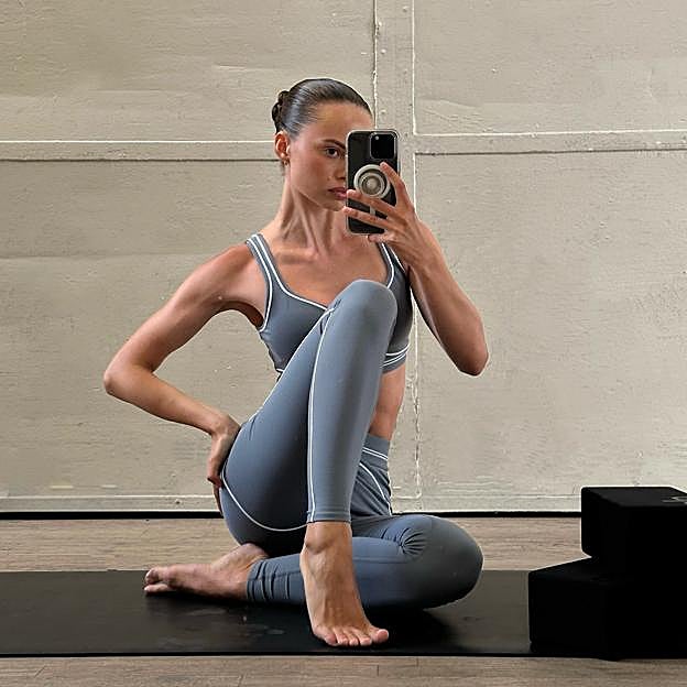 Curl de piernas para principiantes: cómo empezar con el ejercicio con pesas que mejor tonifica piernas en casa