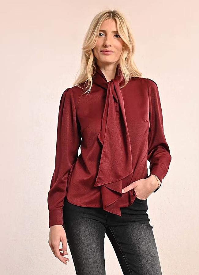 Imagen - Camisa con pañuelo satinada en burdeos