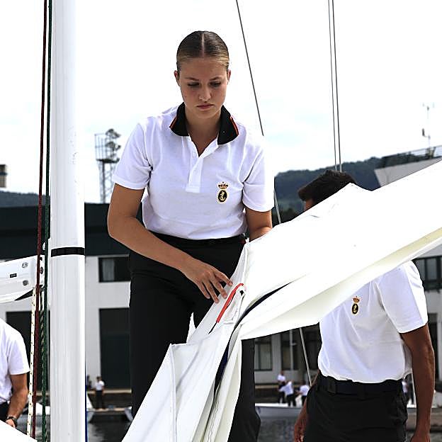 Leonor, junto a sus compañeros en Marín. 