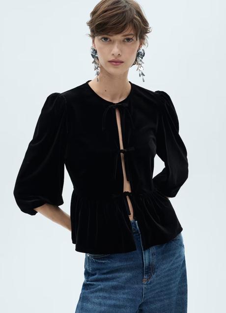Imagen - Blusa negra de Mango (25,99 euros)