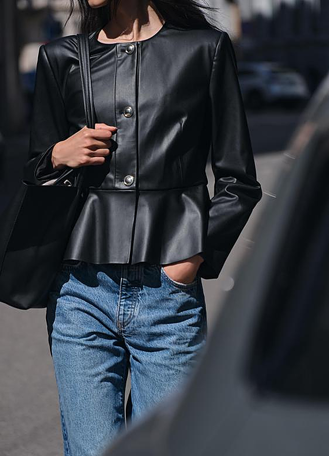 Imagen - Cazadora de cuero de Zara con péplum.