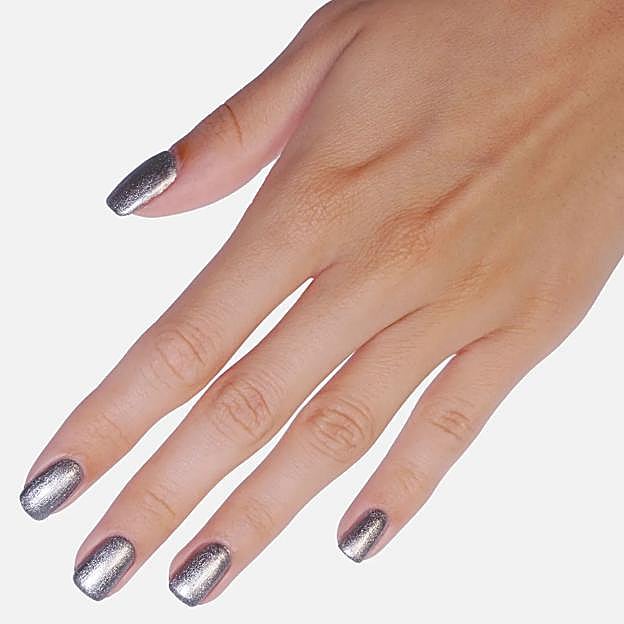 Esmalte Silver Glow de Le Mini Macaron. Precio: 14 euros