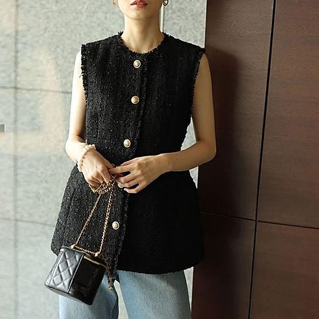 Chalecos de tweed, el truco de estilo que te hará la más elegante esta temporada
