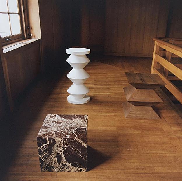 Mesas auxiliares de la colección de Nanushka x Zara Home.