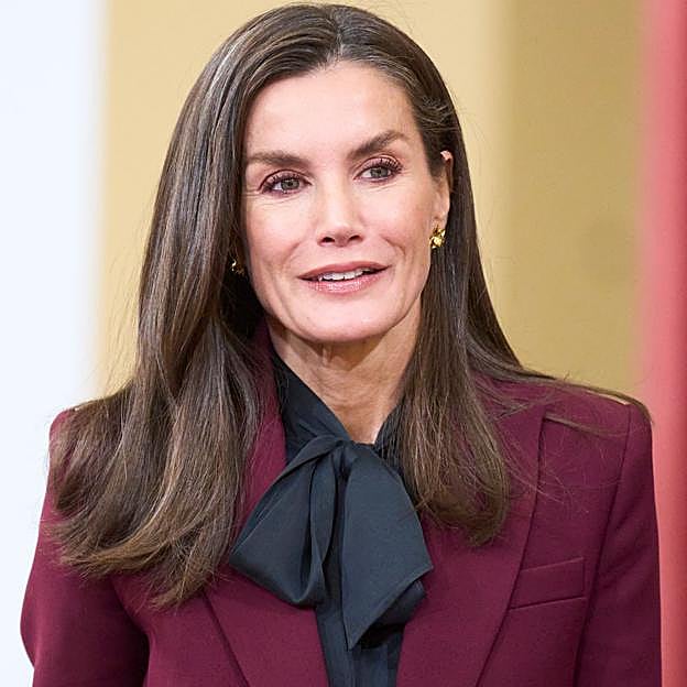 Cómo consigue la reina Letizia dar volumen a su pelo fino: el truco según un experto