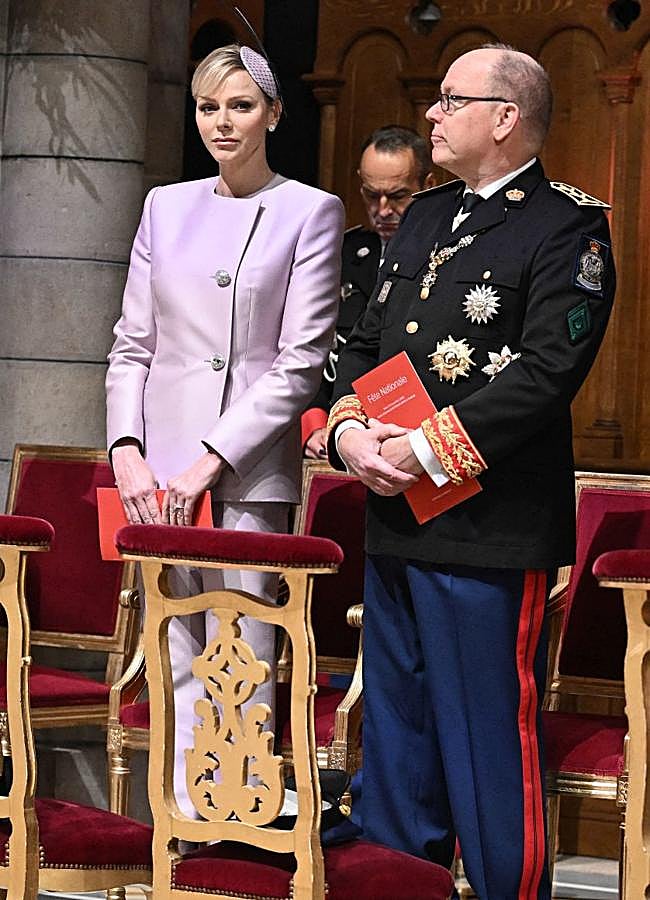 Imagen - Charlène y Alberto de Mónaco en la misa del Día Nacional. / GTRES