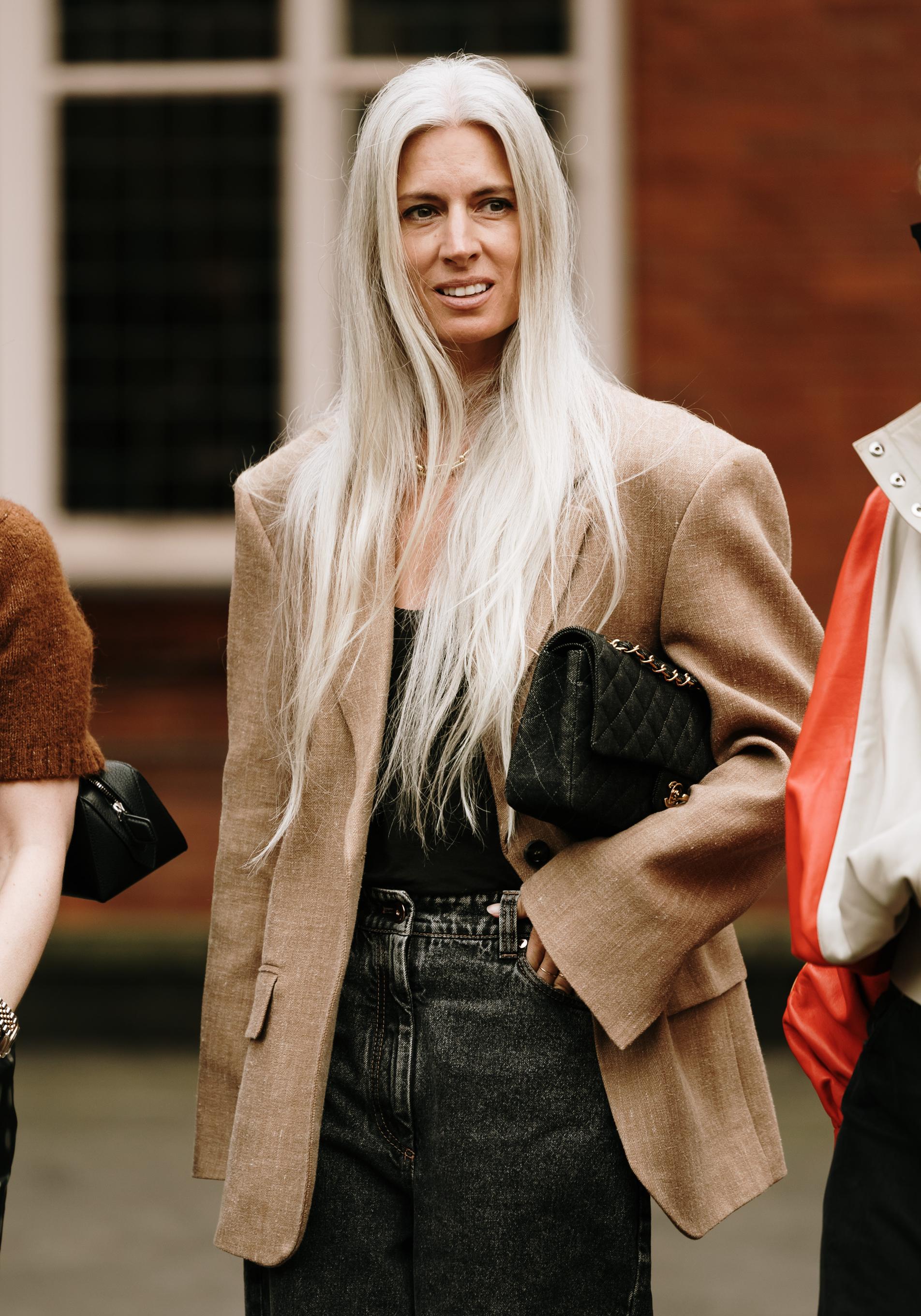 Los mejores champús para mujeres de más de 50 que tienen el cabello fino y apagado